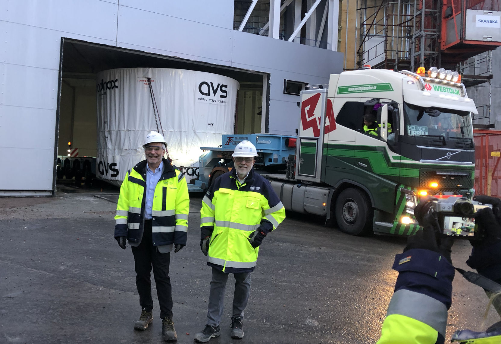 From left: ESS Director General John Womersley and ESS Technical Director, Kevin Jones proud to see the Monolith Vessel arrive on site.