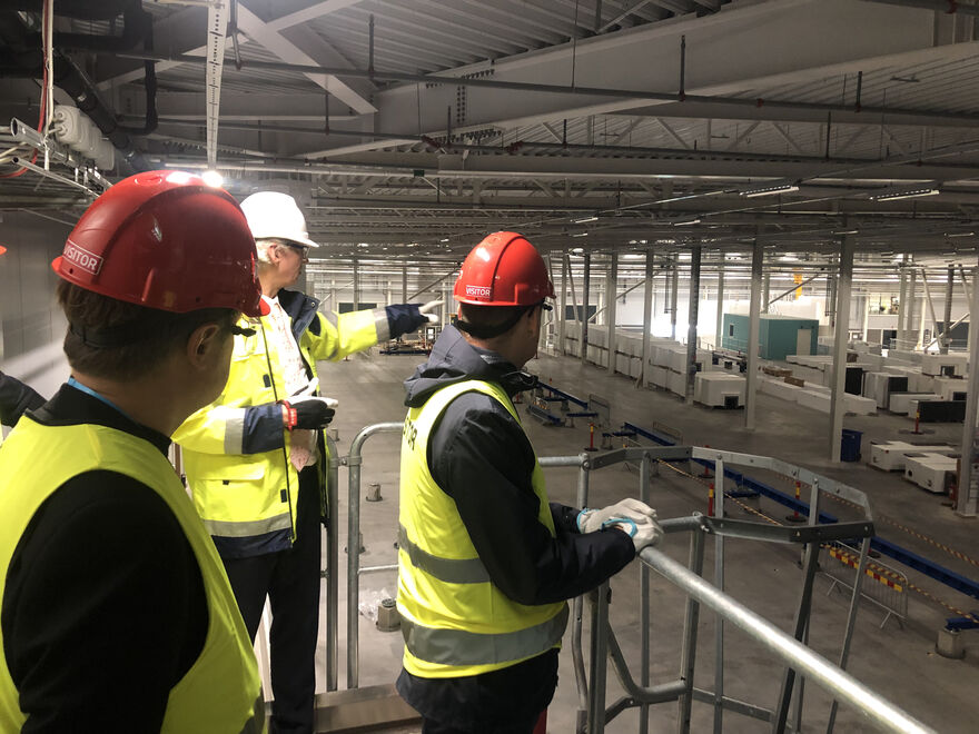 The delegation get an overview of the inside of the facility