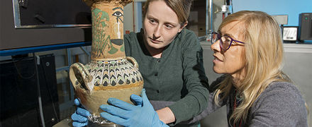 UK lab Neutron Study Egyptian vases